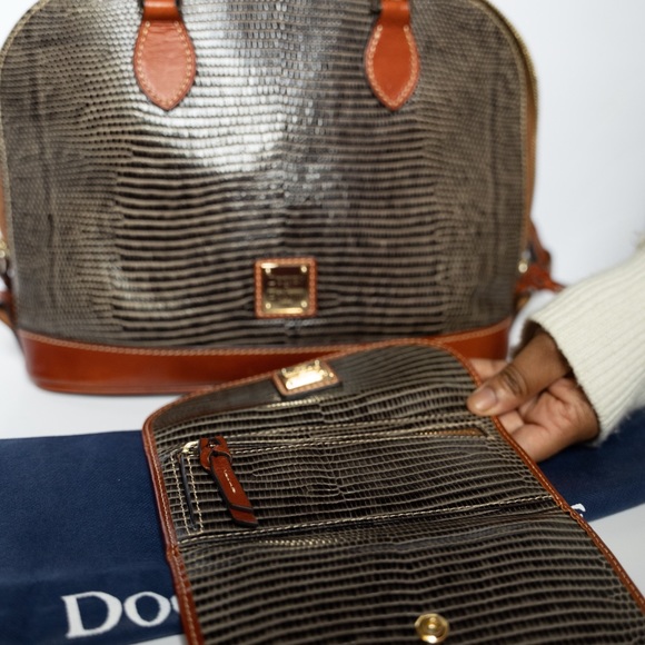 Dooney and Bourke handbag with wallet and dust bag - Picture 11 of 11